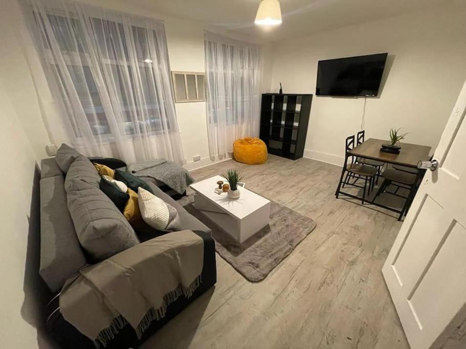 Beautiful 2 Bedroom On Tower Bridge ロンドン エクステリア 写真
