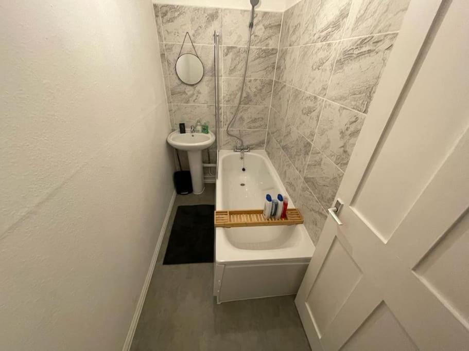 Beautiful 2 Bedroom On Tower Bridge ロンドン エクステリア 写真